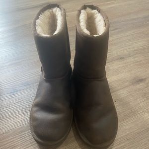 UGG short brown leather Kids US 4
